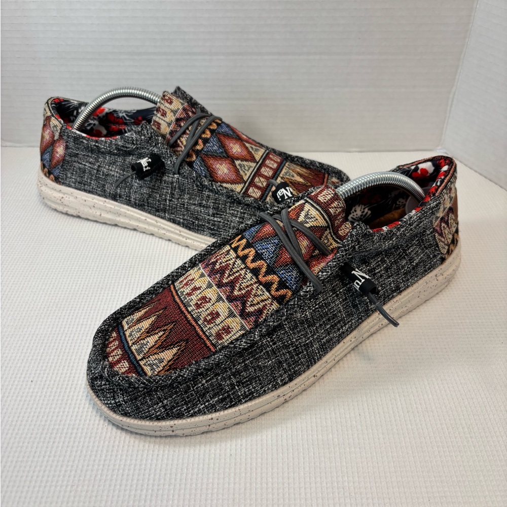 Stylish Men's Loafers with Geometric Patterns - Black and Red